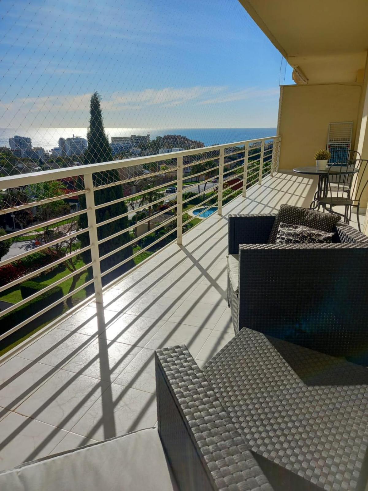 Amplio, Luminoso Y Moderno Apartamento Con Amplia Terraza Y Hermosas Vistas En Exclusiva Urbanizacion Benalmádena Exterior photo